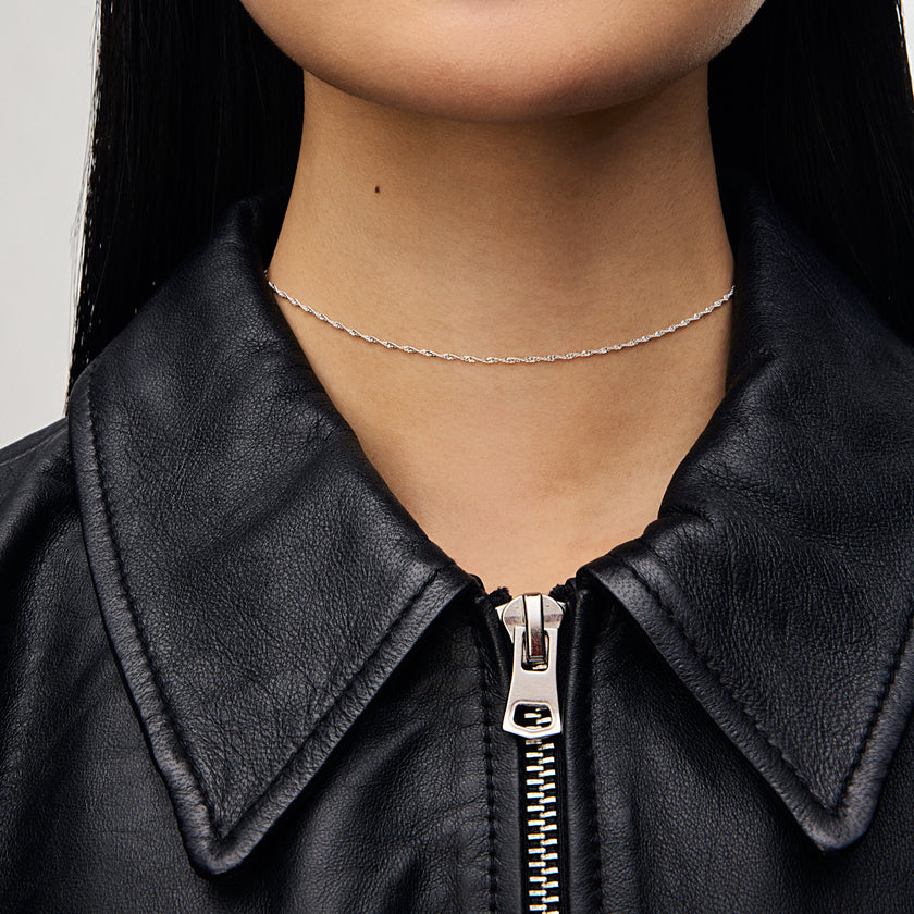 Singapore Slider Chain Necklace in Silver on model
