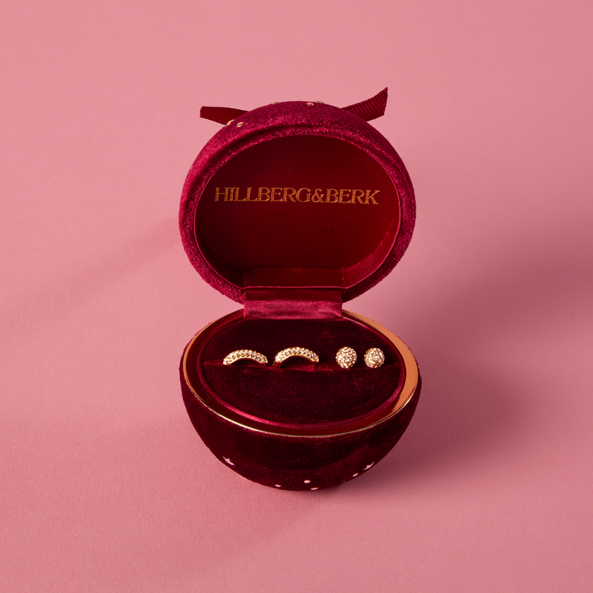 Red Velvet Ornament Gift Package with products