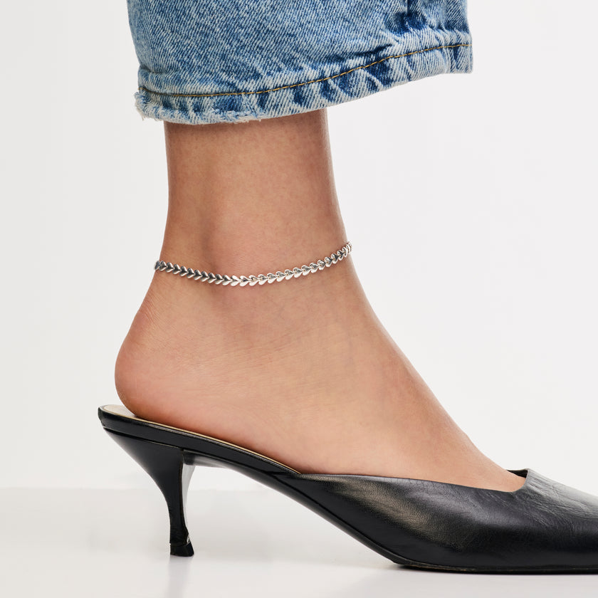 Heart String Chain Anklet Silver on model
