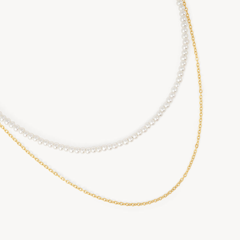 Pearl Layer Necklace close up
