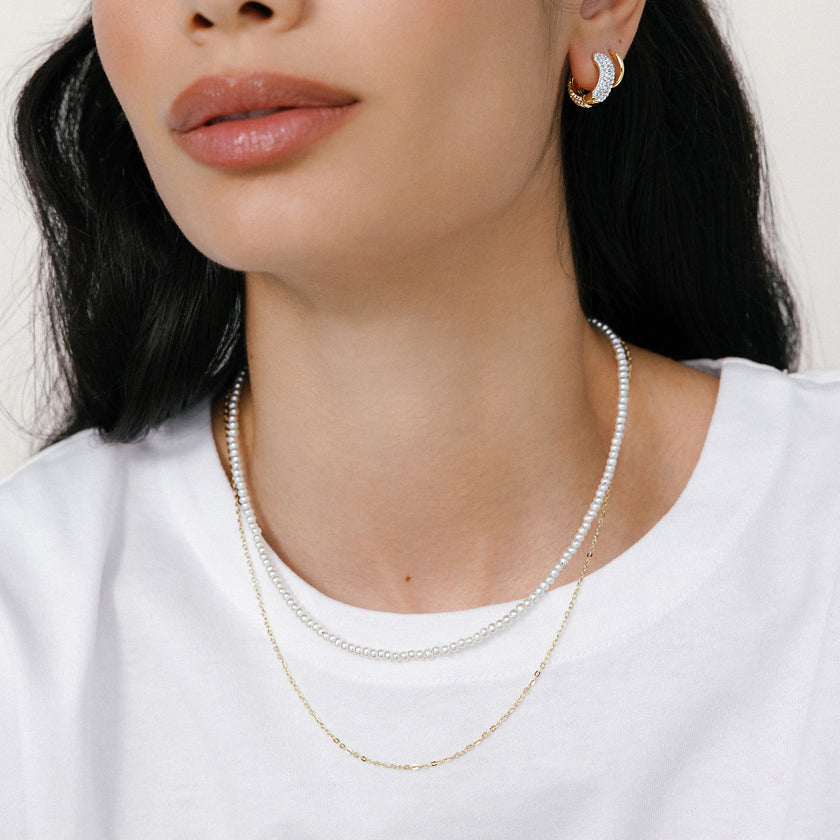 Pearl Layer Necklace on model