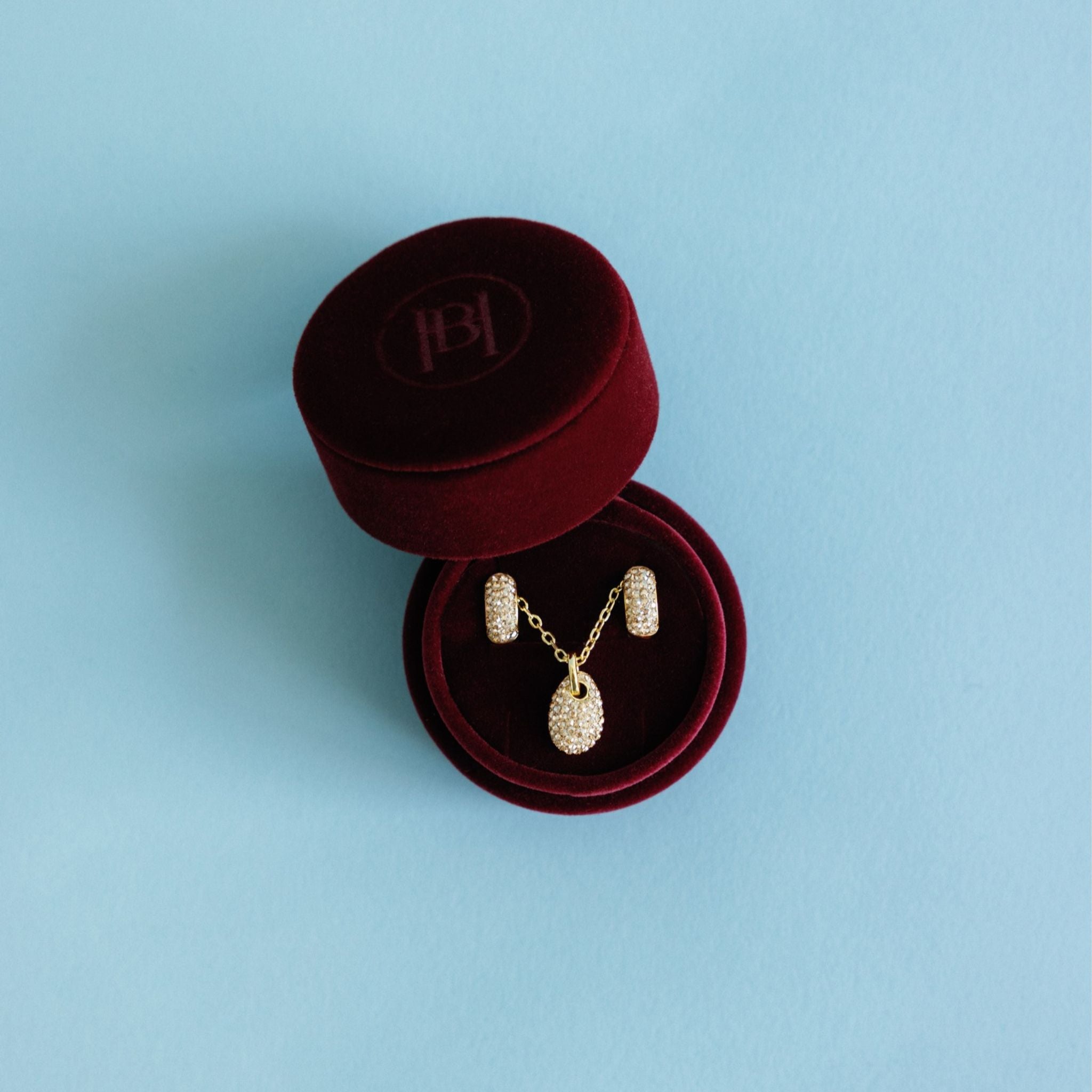 Everyday Sparkle Set in Soft Gold in Velvet packaging